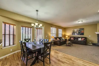 Image de 4 Bdrm près de tout!