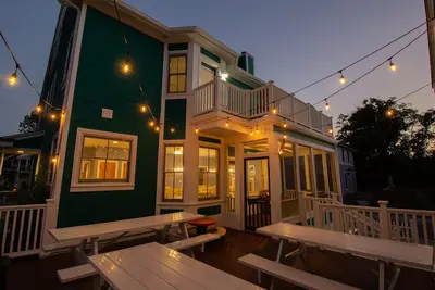 Image de Le Poseidon est la plus grande maison de Beachwalk et est parfait pour les grands groupes.