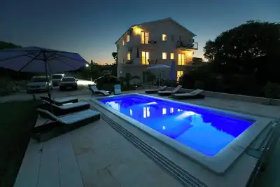Villa de luxe avec piscine privée chauffée et vue mer 2