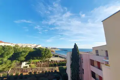 Image de 2 pièces avec terrasse en bord de mer - Parking