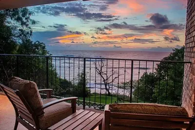 Image de Grand \/ Luxury Oceanfront Condo Directly on the Beah - Confidentialité et emplacement