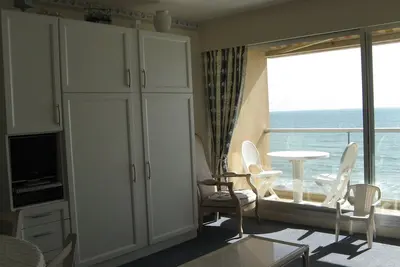 Image de Studio face à la mer avec balcon, garage privé et équipements modernes - Les Sables-d'Olonne