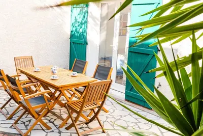 Image de Villa 4 pièces lumineuse avec terrasse, garage, 6 couchages, proche plage et commerces, Narbonne-Plage