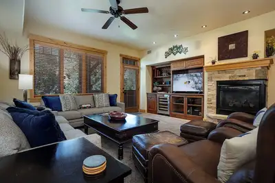 Image de Luxe pour toute la famille avec patio privé, bain à remous et barbecue! Bl6105