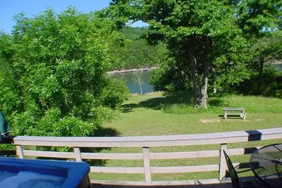 Image de Six-personne bain à remous, Lakeside, Lits Roi, Cheminée!