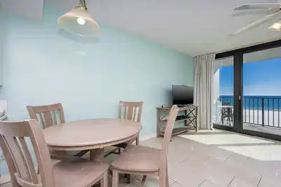 Image de Suite d'hôtel face à la plage accessible en fauteuil roulant avec cuisine complète