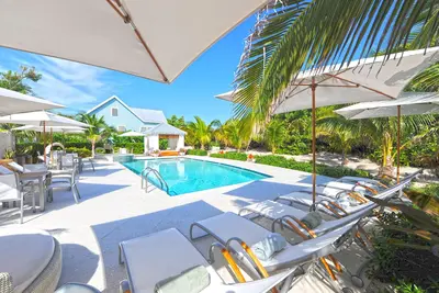 Image de Sea Orchard Retreat: Domaine privé fermé avec (4) chalets 2br / 2ba, piscine privée et spa