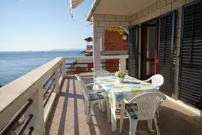 Image de Appartement de deux chambres prés de la plage Zavalatica, Korcula (A-9315-a)