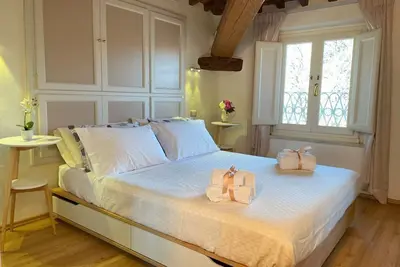 Image de Chambre pour 2 personnes dans le centre historique avec vue sur la Villa Bottini