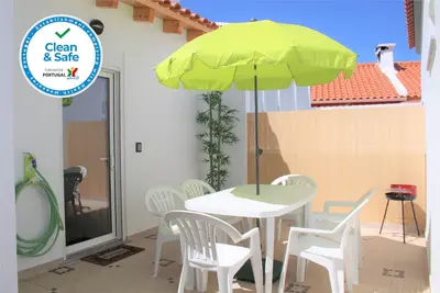 Image de Maisonnette avec Patio Privé à 200 mètres, 3 mn à pied, Plage de Peniche