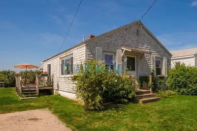 Image de Adorable Cottage, Près de la plage, Vue sur l'eau, Pont spacieux, Extra dormir