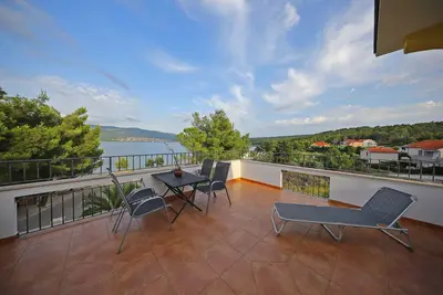 Image de Appartement d'une chambre avec la terrasse et la vue sur le mer Pridraga - Cuskijas, Novigrad (A-6306-a)