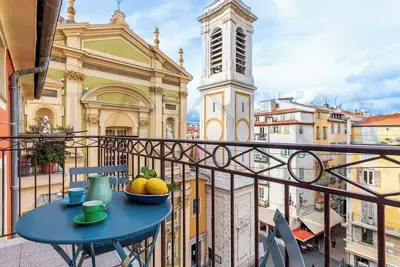Image de Belle Nuage - Surplombant la place Rossetti