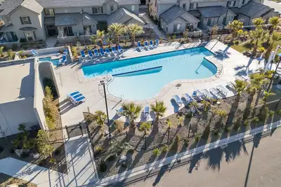 Image de Wi-Fi gratuit, piscine chauffée, bain à remous, barbecue, patio, à 32 km. de Zions