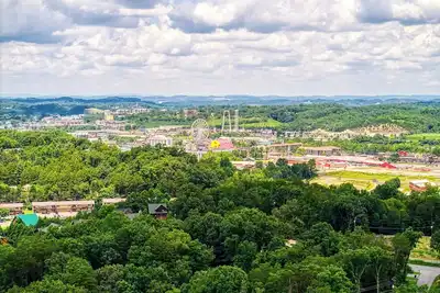Image de Pigeon Forge, accès à la piscine, billets gratuits pour les attractions locales.