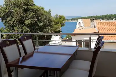 Image de Appartement de deux chambres avec la terrasse et la vue sur le mer Bilo, Primosten (A-14601-b)