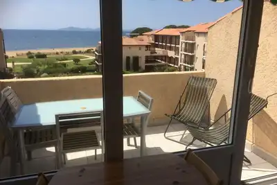 Image de Appartement les pieds dans l'eau avec terrasse vue mer et un accès direct plage