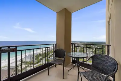 Image de Gulf-front Condo w / Vues Incroyables et des Installations sur Place à Miramar Beach! Reserve Maintenant!