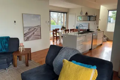 Image de Marche jusqu'à Beach & Town \/ Pub, WiFi gratuit & Foxtel, Bbq, Pour toute la famille