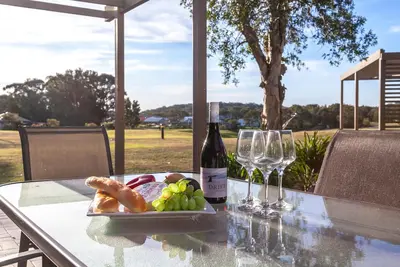 Image de Condo105 @ Horizons Golf Resort - Salamander Bay Nsw: Free Wifi - Netflix - Stan - Apple Tv - Golf - Nelson Bay - Beaches - Condo105 @ Horizons Golf Resort - Salamander Bay Nsw: Free Wifi - Netflix - Stan - Apple Tv - Golf - Nelson Bay - Beaches