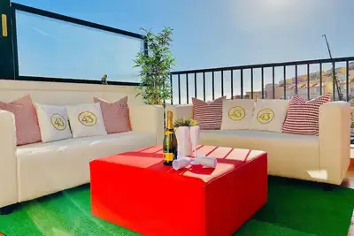 Fantastique villa de vacances, piscine privée, bain à remous jacuzzi, barbecue, Wifi, pour 8 personnes