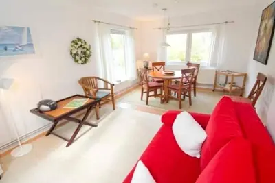 Image de Crow's Nest - Bungalow 2 - Ferienhäuser Pönitz am See