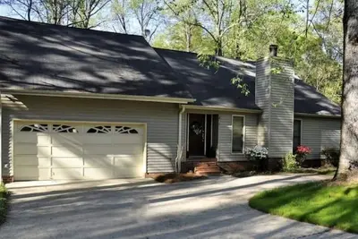 Image de Les minutes de la maison d'accueil au centre-ville de Greenville, Ghs, Swamp Rabbit Trail Sleeps 10