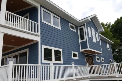 Image de Magnifique chalet de 6 chambres sur l'eau avec des vues spectaculaires sur l'eau