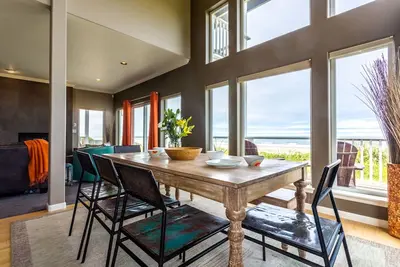 Image de Accueil Ocean Front moderne sur une plage de sable! Spa et salle de jeux! Nuit Gratuite!