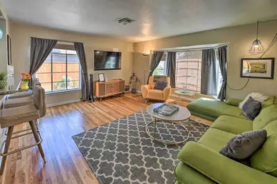 Image de Vintage Downtown Vegas Home - 2. 5 milles à dépouiller!