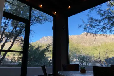 Image de Rare privée et meilleure vue au bord de la propriété face aux montagnes! 2br / 2ba