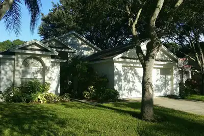 Image de Grande maison dans un quartier agréable et calme.