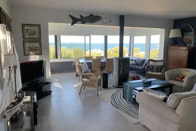 Image de Acces direct Ă la mer et Vue exceptionnelle mer plein ouest. PoĂŞle Ă bois.