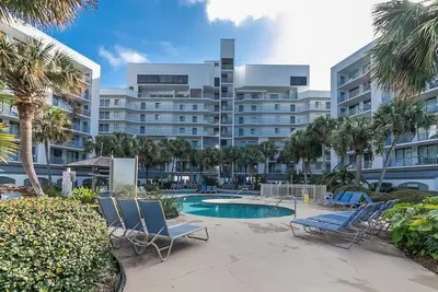 Image de Spécial été! 7ème nuit gratuite! Super prix! Top Floor Condo avec des vues impressionnantes.