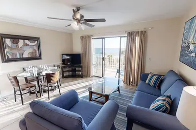 Image de Ocean Front Condo 1 chambre 1 1/2 salle de bain w / lits superposés et un canapé-lit (6 personnes)