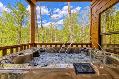 Près de Dollywood, bain à remous, table de billard, billets gratuits pour les attractions locales.