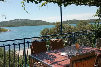 Beachfront Apartment Fortuna - Accueil loin de la maison