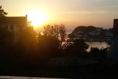 Image de Appartement de deux chambres avec la terrasse et la vue sur le mer Kampor, Rab (A-12388-a)