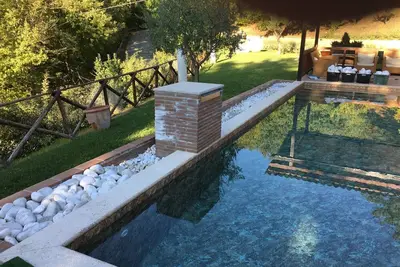 Image de Ferme à Valtopina avec piscine et vue