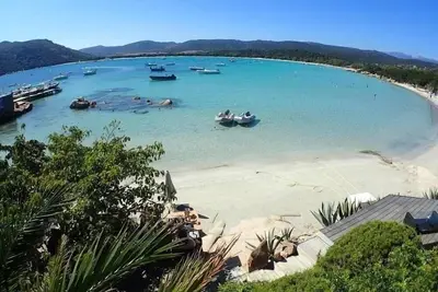 Image de Appt confort- A 2' à pieds Plage de Santa Giulia -piscine, wifi- parking privé