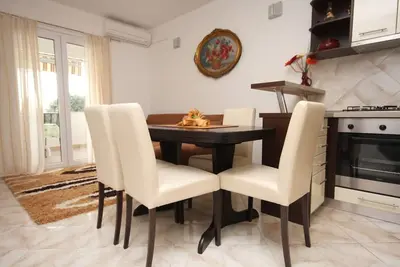 Image de Appartement de deux chambres prés de la plage Tucepi, Makarska (A-2694-a)