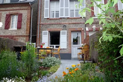 Image de Charmante maison Yport 300 mètres  bord  mer  terrasse ensoleillée petit jardin