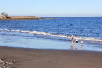 Image de Apartment by the sea, heated pool, quiet, new, families and children.