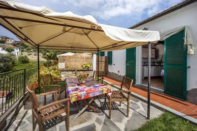 Image de Angolo dei Fiori - Deux Chambres Appartement, Couchages 4