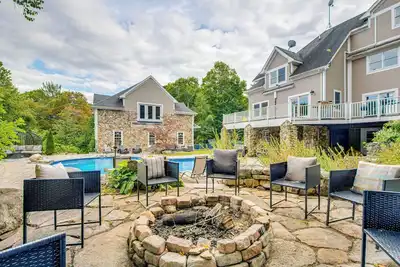 Image de Belmont House w / Pool - 5 min à Winnipesaukee!