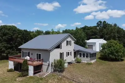 Image de Chetek Country Home 4 chambres \/ 3 salles de bain propriété de 4 acres (15 personnes)