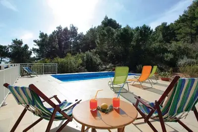 Image de Appartement de quatre chambres avec une piscine Lumbarda, Korcula (A-4404-c)