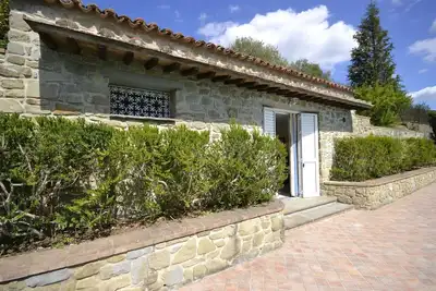 Image de Joli appartement dans une maison de vacances avec bain Ă remous, Wifi, climatisation, piscine, Tv