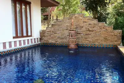 Image de Jolie villa dans un style thaïlandais avec une grande piscine