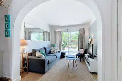 Image de Jolie maison Ă 400m de la plage, proche centre-ville, avec terrasse et wifi gratuit
